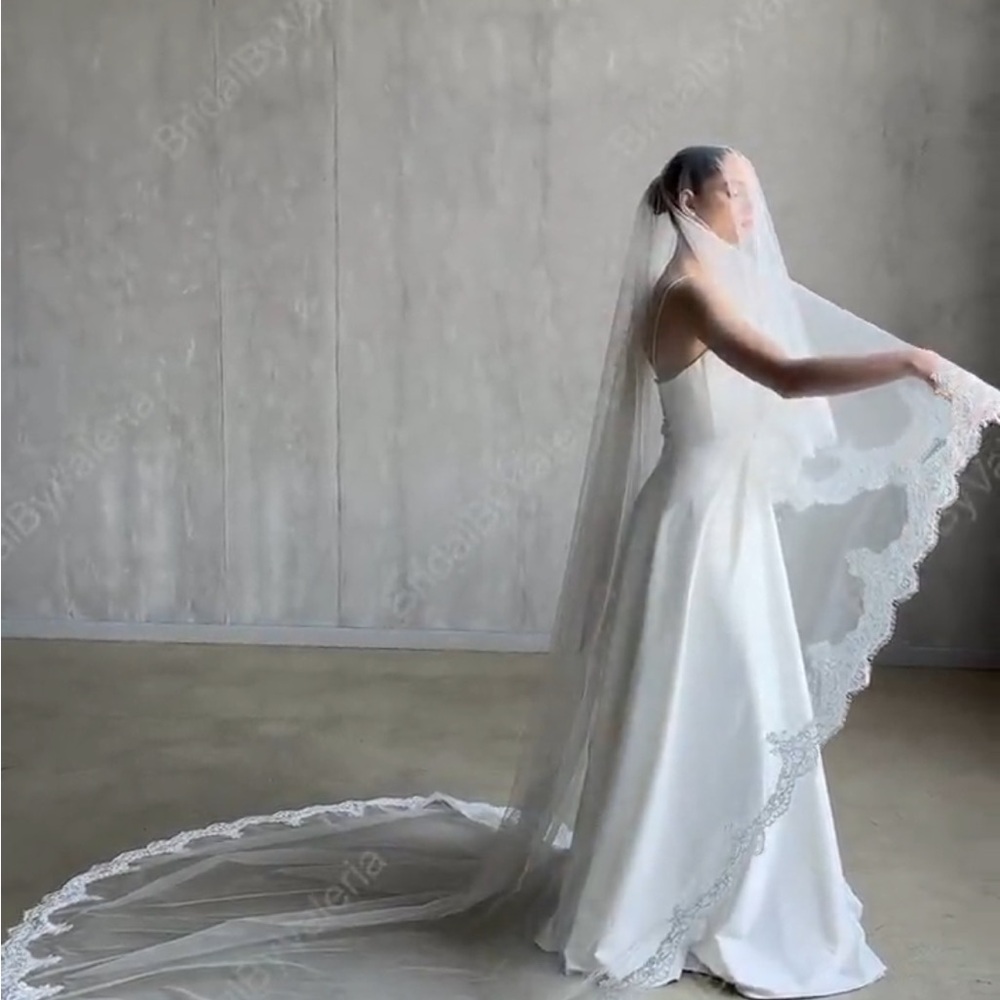 Cathedral Length Lace Trim Veil – Classic Ivory Bridal Veil - Picture 3 of 5